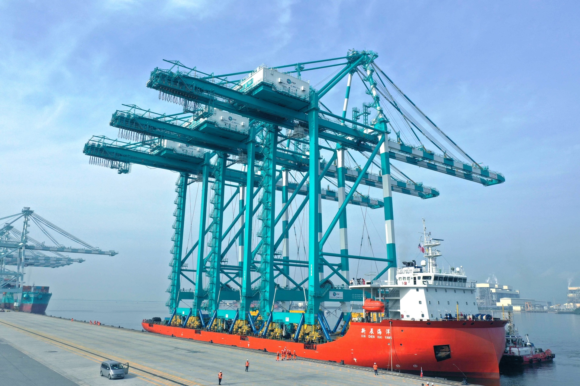 Read more about the article PTP WELCOMES NEW ADDITION OF THREE ULTRA LARGE CONTAINER VESSEL QUAY AND NINE ELECTRIFIED RUBBER TYRED GANTRY CRANES
