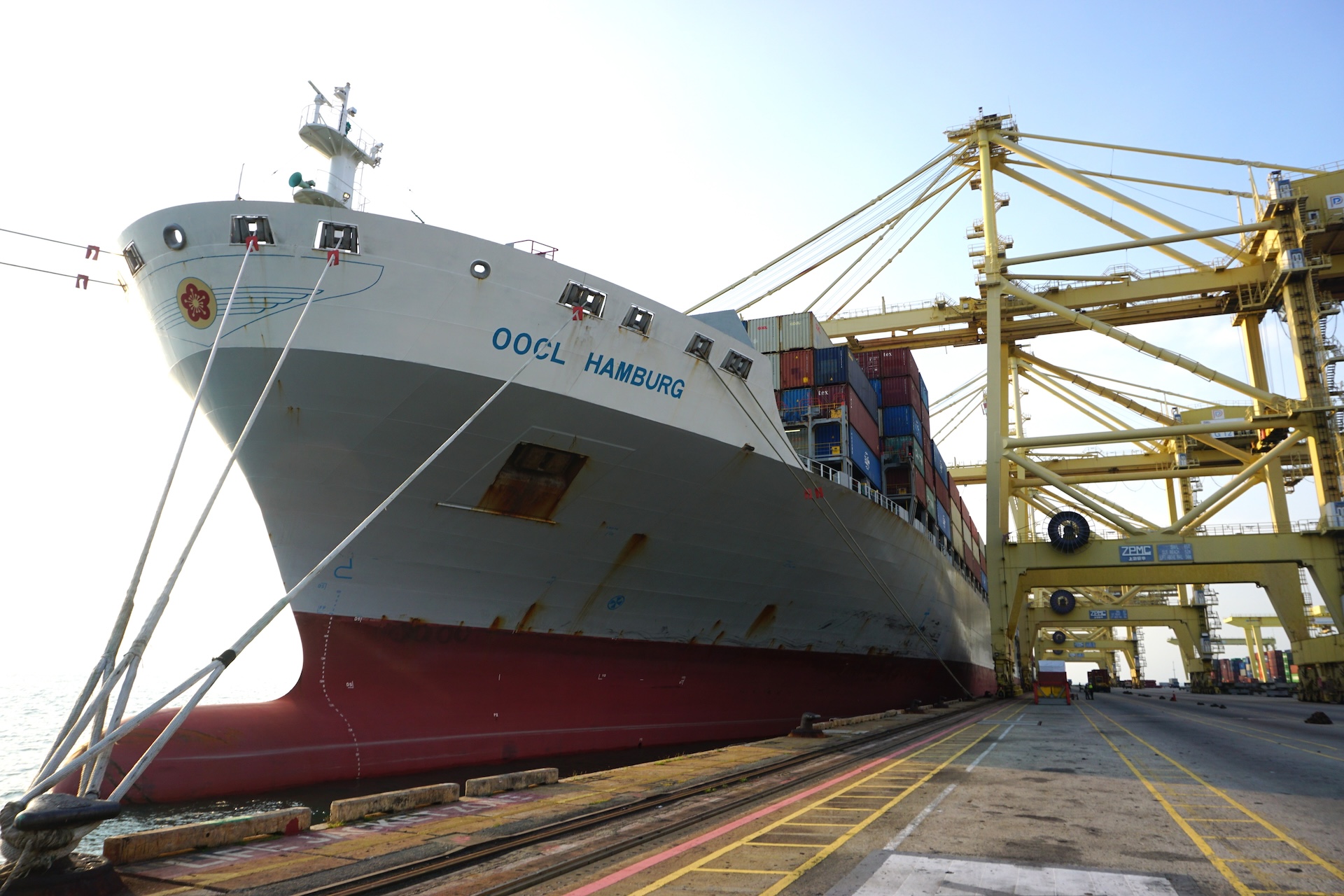 Read more about the article PENANG PORT WELCOMES OOCL HAMBURG ON ITS MAIDEN VOYAGE TO NORTH BUTTERWORTH CONTAINER TERMINAL