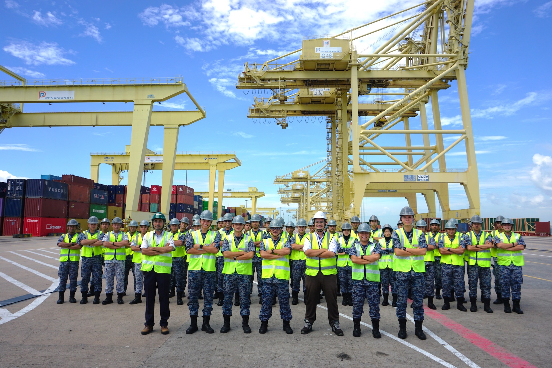 Read more about the article STRENGTHENING SAFETY AND KNOWLEDGE SHARING: RMAF DELEGATION VISITS PENANG PORT