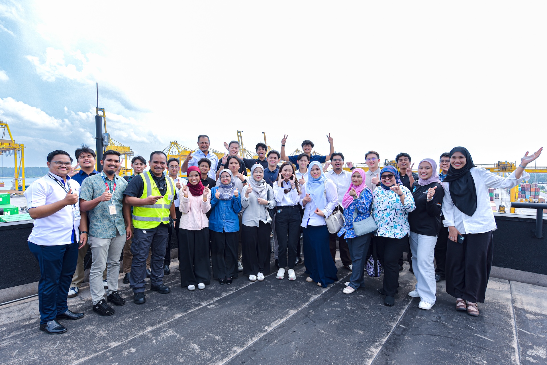Read more about the article JOHOR PORT HOSTS MMC SCHOLARS FOR EDUCATIONAL SHARING SESSION AND SITE VISIT