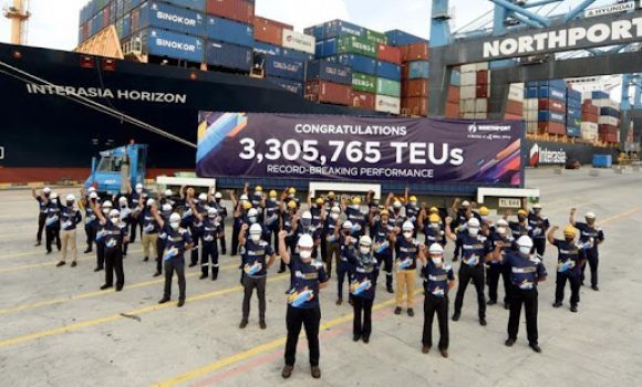 senior management and operations staff of Northport during the record-breaking celebration event held at Northport on 30 December 2021